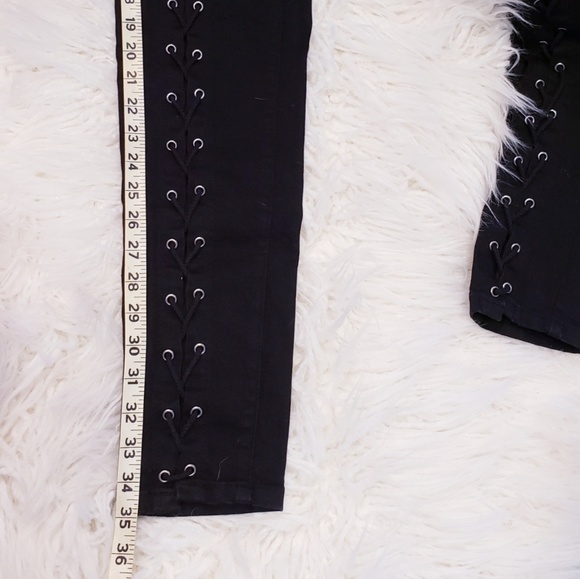 *Cute Lace up Jean's* - Picture 4 of 7